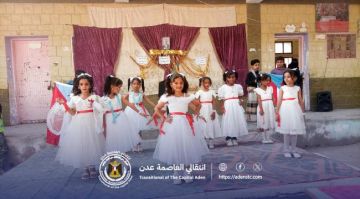 مدرسة الذاري في مديرية البريقة تحتفي بالذكرى الـ58 لعيد الاستقلال