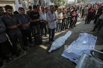 الدفاع المدني بغزة ينقل جثامين 48 شهيدا من مقبرة داخل مشفى المعمداني الدفاع المدني بغزة ينقل جثامين 48 شهيدا من مقبرة داخل مشفى المعمداني