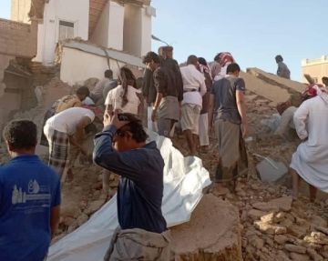 محافظ حضرموت يوجه بتكثيف عمليات الإنقاذ إثر انهيار مبنى سكني في رخية