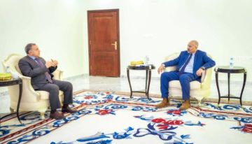 الرئيس الزبيدي يبدي استعداده لتقديم الدعم الممكن لتحسين البيئة التعليمية في جامعة عدن الرئيس الزبيدي يبدي استعداده لتقديم الدعم الممكن لتحسين البيئة التعليمية في جامعة عدن