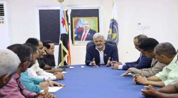 الفريق الرئاسي يلتقي قيادتي الانتقالي والسلطة المحلية في لحج الفريق الرئاسي يلتقي قيادتي الانتقالي والسلطة المحلية في لحج