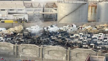 صادم .. صور وفيديوهات توثق حجم الدمار في ميناء المكلا واحتراق الخزانات صادم .. صور وفيديوهات توثق حجم الدمار في ميناء المكلا واحتراق الخزانات