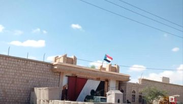 علم الجنوب يرفرف فوق السجن المركزي في محافظة المهرة