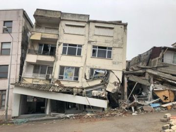 إصابات في زلزال ضرب بيرو