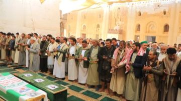 تشييع مهيب لجثمان المجاهد محمد العياني والشهيد عبدالخالق رقيل بصعدة تشييع مهيب لجثمان المجاهد محمد العياني والشهيد عبدالخالق رقيل بصعدة