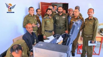 رئيس مصلحة الأحوال المدنية يتفقد العمل بمجمع الإصدار الآلي بمحافظة صنعاء