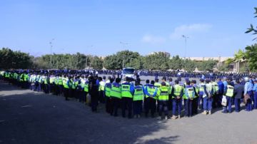 وقفة احتجاجية لشرطة المرور تنديدا بجريمة الإساءة الأمريكية للقرآن الكريم وقفة احتجاجية لشرطة المرور تنديدا بجريمة الإساءة الأمريكية للقرآن الكريم