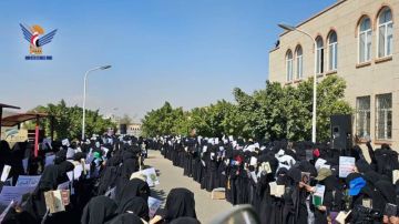 وقفة بأكاديمية القرآن للبنات بأمانة العاصمة تنديدا بجريمة الإساءة الأمريكية للقرآن الكريم وقفة بأكاديمية القرآن للبنات بأمانة العاصمة تنديدا بجريمة الإساءة الأمريكية للقرآن الكريم