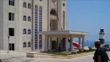 إجراء مفاجئ خلال مغادرة العليمي عدن إلى السعودية.. إتلاف مستندات وملفات حساسة وسحب السلاح.. ماذا يجري في قصر المعاشيق؟ إجراء مفاجئ خلال مغادرة العليمي عدن إلى السعودية.. إتلاف مستندات وملفات حساسة وسحب السلاح.. ماذا يجري في قصر المعاشيق؟