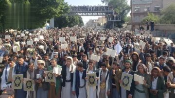 وقفة لطلاب الاكاديمية العليا للقرآن الكريم تنديدا بالإساءة الأمريكية للقرآن الكريم