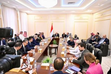 فشل العليمي في انتزاع إدانة للانتقالي والسفراء يرفضون التدخل في الشأن الداخلي فشل العليمي في انتزاع إدانة للانتقالي والسفراء يرفضون التدخل في الشأن الداخلي