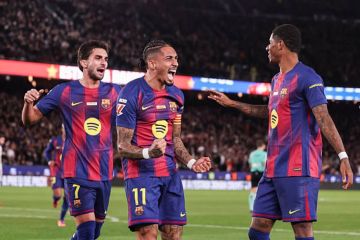 رافينيا يقود برشلونة للفوز على أوساسونا بهدفين نظيفين رافينيا يقود برشلونة للفوز على أوساسونا بهدفين نظيفين