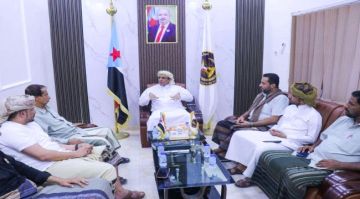 الشيخ راجح باكريت يطلع على التحضيرات النهائية لفعالية الذكرى الـ58 لعيد الاستقلال بالمهرة