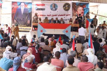 بحضور الجعري.. أبناء دلتا أبين يواصلون اعتصامهم المفتوح لليوم السادس للمطالبة بإعلان دولة الجنوب العربي بحضور الجعري.. أبناء دلتا أبين يواصلون اعتصامهم المفتوح لليوم السادس للمطالبة بإعلان دولة الجنوب العربي