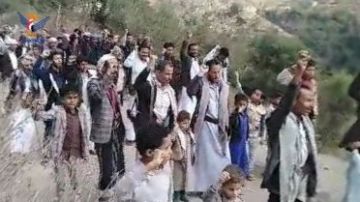 وقفات شعبية في إب تأكيدا على ثبات الموقف مع غزة والجهوزية لمواجهة الأعداء وقفات شعبية في إب تأكيدا على ثبات الموقف مع غزة والجهوزية لمواجهة الأعداء