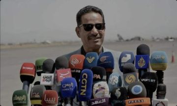 وقفة احتجاجية في مطار صنعاء: الحصار الجوي حرمنا سماءنا وقتل 1.5 مليون مريض وقفة احتجاجية في مطار صنعاء: الحصار الجوي حرمنا سماءنا وقتل 1.5 مليون مريض