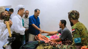 الكثيري يتفقد جرحى القوات المسلحة الجنوبية في مستشفى سيئون العام الكثيري يتفقد جرحى القوات المسلحة الجنوبية في مستشفى سيئون العام