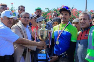 نائب وزير الشباب يكرم الفائزين في بطولة الدراجات التنشيطية المفتوحة في صنعاء