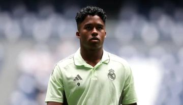 رسميًا.. إندريك ينضم إلى ليون