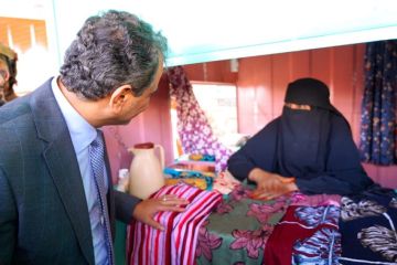 وزير الدولة لملس يفتتح المساحة الآمنة للنساء سوق الوومن في مديرية صيرة