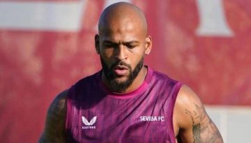 بعد طرده أمام ريال مدريد.. إيقاف لاعب إشبيلية 6 مباريات