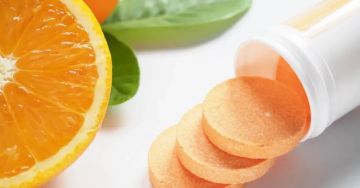 تحذير طبي: الإفراط في تناول فيتامين C قد يقود إلى مضاعفات صحية خطيرة تحذير طبي: الإفراط في تناول فيتامين C قد يقود إلى مضاعفات صحية خطيرة