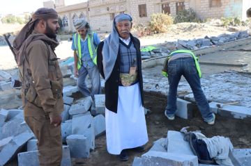 تفقد سير العمل في مشروع الرصف الحجري لشارع الأمن بالبيضاء تفقد سير العمل في مشروع الرصف الحجري لشارع الأمن بالبيضاء