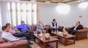 وزير النقل يلتقي المنسق الإقليمي لمكتب الأمم المتحدة لمكافحة المخدرات والجريمة لبحث سبل دعم قطاعات النقل وزير النقل يلتقي المنسق الإقليمي لمكتب الأمم المتحدة لمكافحة المخدرات والجريمة لبحث سبل دعم قطاعات النقل