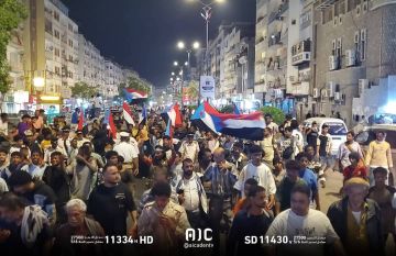 بالصور .. جماهير غفيرة بالعاصمة عدن تحتفي بانتصار القوات الجنوبية وتحرير وادي وصحراء حضرموت
