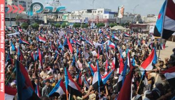 كان في استقبالهم مدير أمن عدن الشعيبي، وقائد الأحزمة الأمنية الوالي.. بالصور.. توافد قبائل الصبيحة إلى ساحة العروض للمطالبة بإعلان دولة الجنوب العربي كان في استقبالهم مدير أمن عدن الشعيبي، وقائد الأحزمة الأمنية الوالي.. بالصور.. توافد قبائل الصبيحة إلى ساحة العروض للمطالبة بإعلان دولة الجنوب العربي