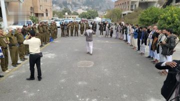 وقفة لضباط أمن حجة تنديدا بالإساءة الأمريكية للقرآن الكريم وقفة لضباط أمن حجة تنديدا بالإساءة الأمريكية للقرآن الكريم