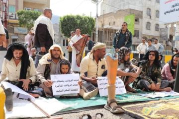 العليمي يؤكد التزام الدولة برعاية الجرحى والمعاقين وتحسين أوضاعهم العليمي يؤكد التزام الدولة برعاية الجرحى والمعاقين وتحسين أوضاعهم