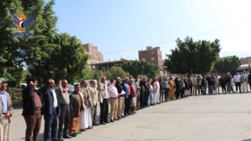 وقفة لوزارة الشؤون الاجتماعية وقطاع التخطيط بمكتب رئاسة الوزراء تنديدا بالإساءة للقرآن الكريم وقفة لوزارة الشؤون الاجتماعية وقطاع التخطيط بمكتب رئاسة الوزراء تنديدا بالإساءة للقرآن الكريم