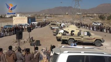 وقفة مسلحة بعزلة وادي الاجبار بمديرية سنحان تأكيدا للجهوزية والاستنفار وقفة مسلحة بعزلة وادي الاجبار بمديرية سنحان تأكيدا للجهوزية والاستنفار