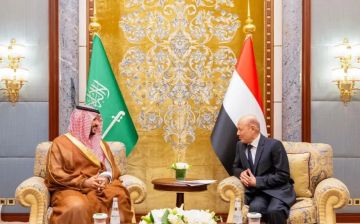 لقاء مرتقب بين الرئيس العليمي ووزير الدفاع السعودي بعد رفض مليشيات الانتقالي الانسحاب من حضرموت والمهرة لقاء مرتقب بين الرئيس العليمي ووزير الدفاع السعودي بعد رفض مليشيات الانتقالي الانسحاب من حضرموت والمهرة