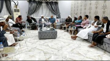 محافظ حضرموت يجتمع مع قيادات قبلية لمناقشة تهدئة الأوضاع في وادي حضرموت محافظ حضرموت يجتمع مع قيادات قبلية لمناقشة تهدئة الأوضاع في وادي حضرموت