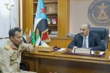 محافظ يوجه يرفع علم الجنوب على المعسكرات في خطوة تصعيدية.. انشقاق عن الشرعية وتكهنات بتحالفه مع الانتقالي محافظ يوجه يرفع علم الجنوب على المعسكرات في خطوة تصعيدية.. انشقاق عن الشرعية وتكهنات بتحالفه مع الانتقالي