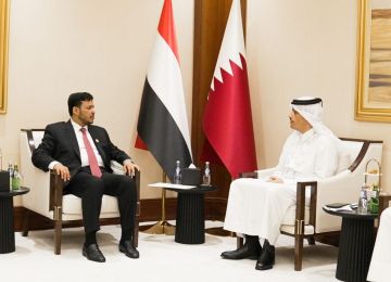 الدكتور عبدالله العليمي يلتقي رئيس وزراء قطر لبحث دعم الإصلاحات الاقتصادية وتخفيف الأزمة الإنسانية في اليمن الدكتور عبدالله العليمي يلتقي رئيس وزراء قطر لبحث دعم الإصلاحات الاقتصادية وتخفيف الأزمة الإنسانية في اليمن