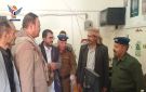 أمين العاصمة يتفقد سير العمل بمكتب الأحوال المدنية وجمعية الثورة التعاونية - ye