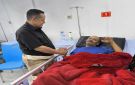 رئيس تنفيذية انتقالي لحج يزور الجريح عبد السلام ناصر علي في مستشفى عدن الخيري