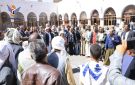 قيادة وكوادر وزارة التربية يحيون جمعة رجب بزيارة الجامع الكبير وسوق الحلقة بصنعاء القديمة