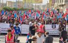 بدء توافد حشود أبناء شبوة إلى موقع المليونية بعتق للمطالبة بإعلان دولة الجنوب العربي - ye