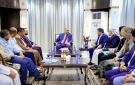 الرئيس الزبيدي يستقبل وفدا من أبناء المهرة ويجدد دعمه لتمكين أبناء المحافظة من إدارة شؤونهم