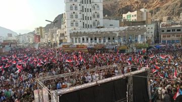 فعالية حضرموت أولا: نجدد الثقة في الرئيس الزبيدي في قيادة المسار النضالي فعالية حضرموت أولا: نجدد الثقة في الرئيس الزبيدي في قيادة المسار النضالي