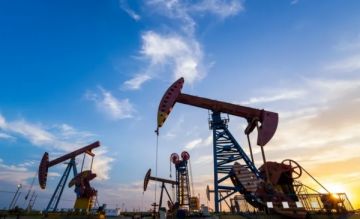 النفط يتراجع 3 بالمائة بعد إعلان الرسوم الجمركية الأمريكية الجديدة