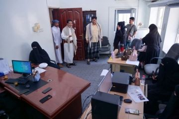 المهرة.. المحافظ بن ياسر يتفقد مستوى الانضباط الوظيفي عقب إجازة عيد الفطر