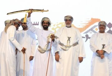 سلطنة عمان تعلن اختتام مهرجان سيف التميز لسباقات الهجن سلطنة عمان تعلن اختتام مهرجان سيف التميز لسباقات الهجن