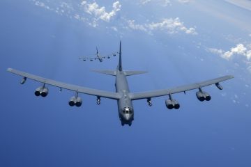 قاذفتان استراتيجيتان أمريكيتان B-52H تتجهان إلى المحيط الهندي