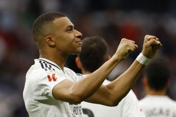 ثنائية مبابي تقود ريال مدريد لمواصلة الضغط على برشلونة