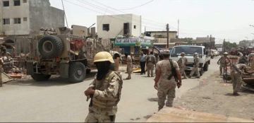 أبين مسلحون يختطفون ستة مدراء مصنع أسمنت ويرفعون سلسلة مطالب غريبة أبين مسلحون يختطفون ستة مدراء مصنع أسمنت ويرفعون سلسلة مطالب غريبة